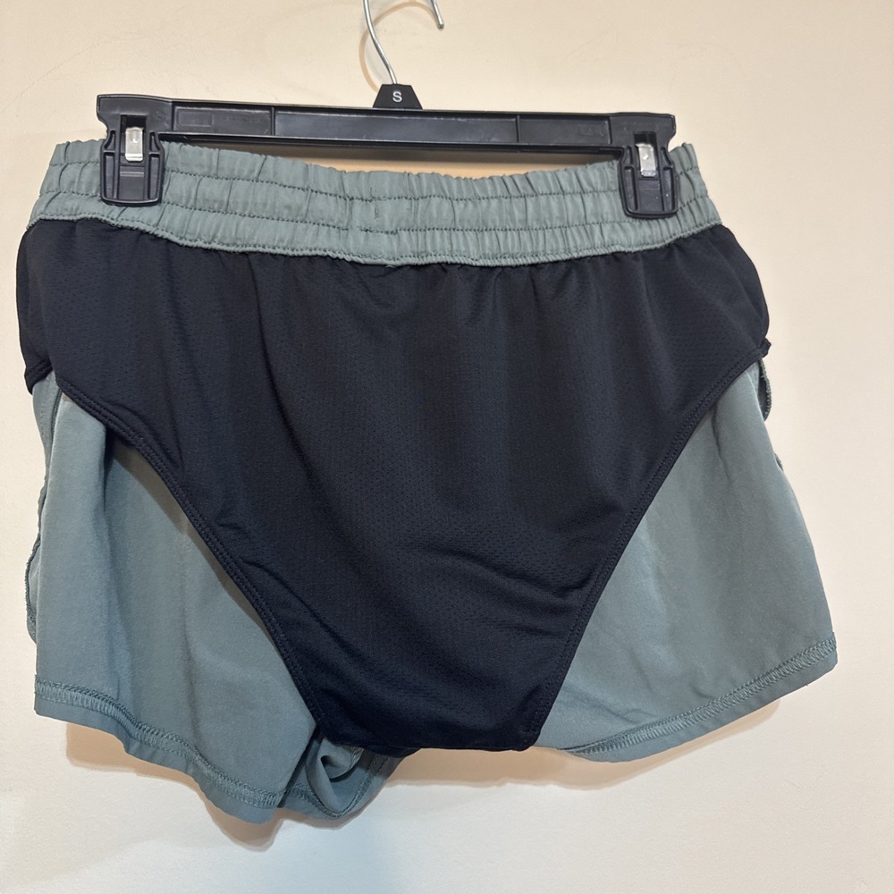 Vuori Clementine 2.0 Women's No Size Tag Sage Green Lined Athletic S/M #064 - Picture 9 of 10